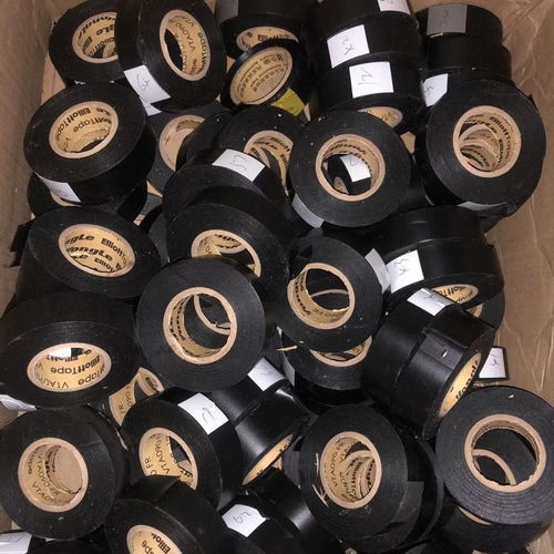 電工膠帶的守護(hù) 從PVC警示標(biāo)識到地板絕緣的多功能應(yīng)用